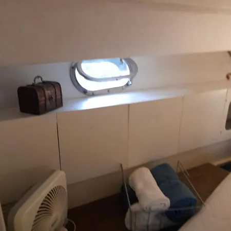 Botel Barco Lucky Sant Adrià de Besòs