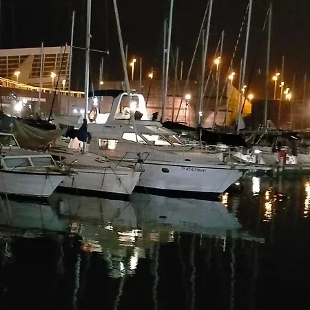 Botel Barco Lucky *