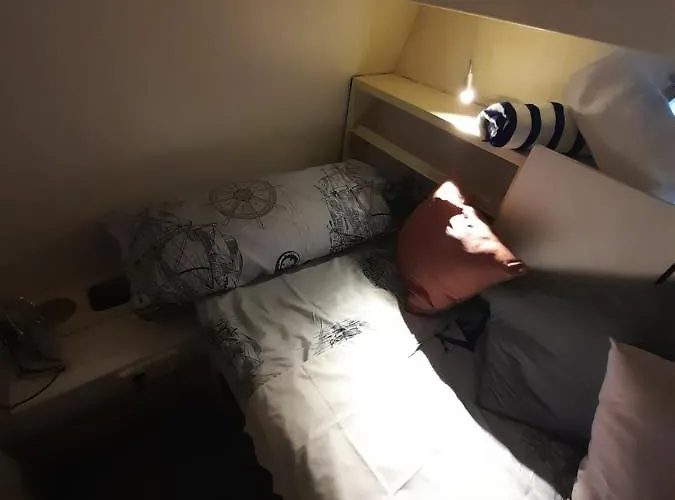 보트호텔 Barco Lucky 산트 아드리아 데 베소스